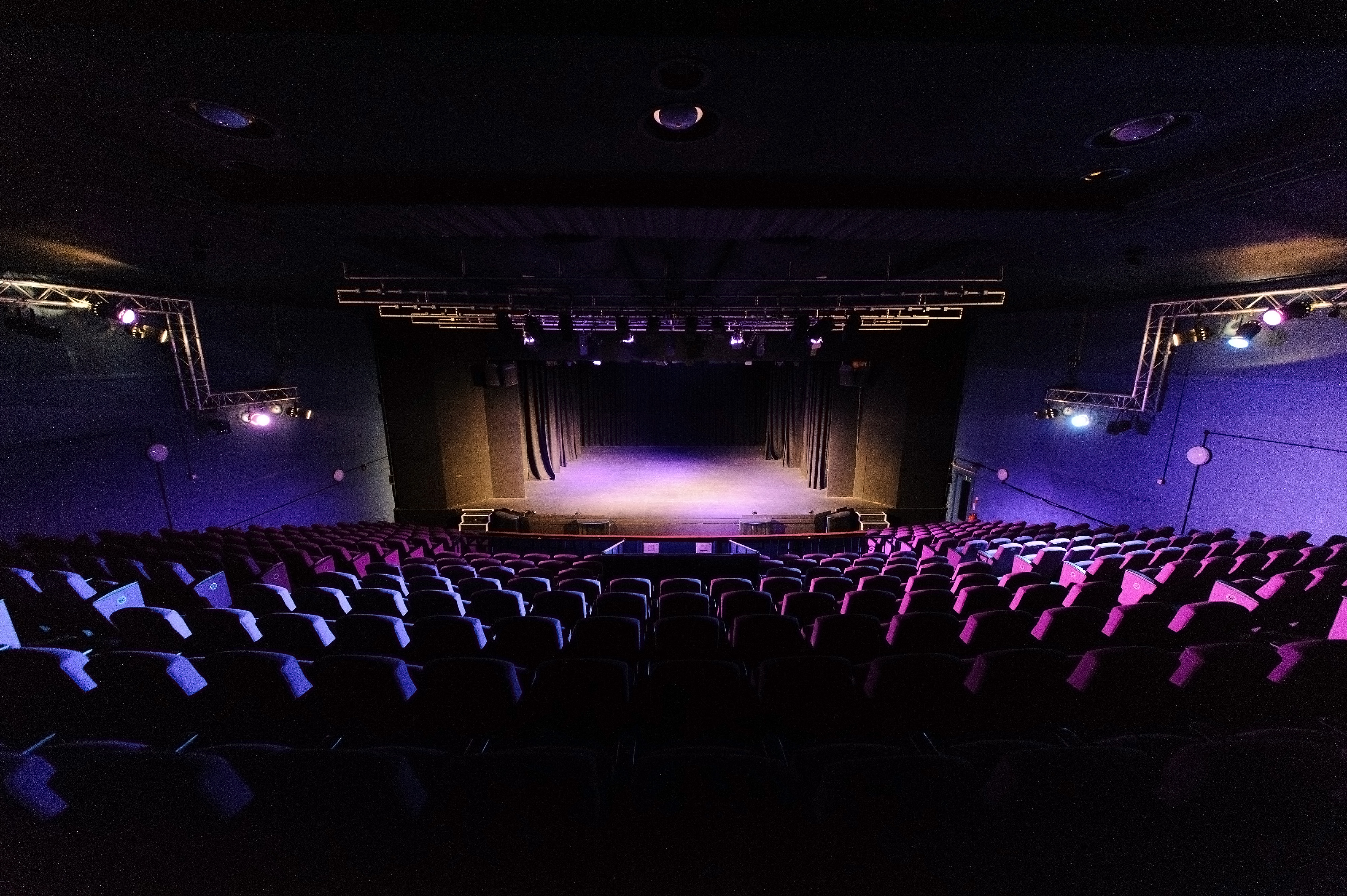 Auditorium 17 2 14 003